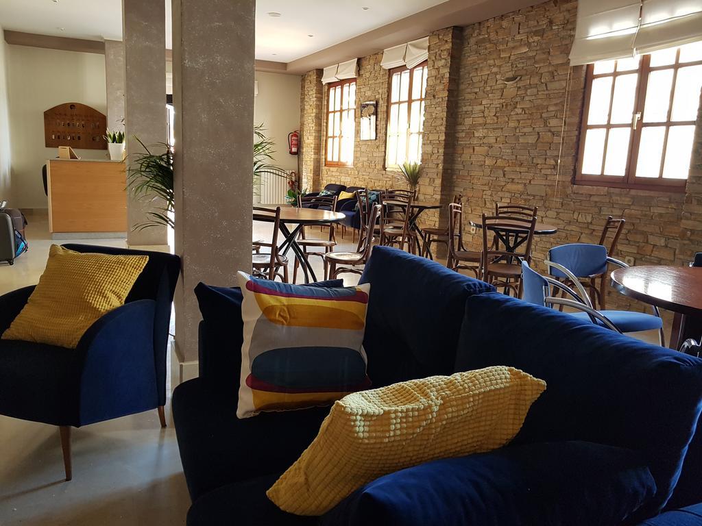 Hostal Santa Maria Cacabelos  Εξωτερικό φωτογραφία