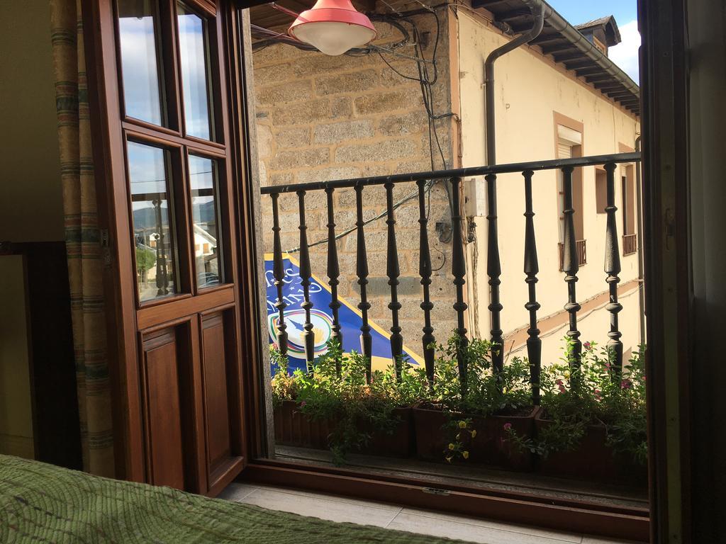 Hostal Santa Maria Cacabelos  Εξωτερικό φωτογραφία