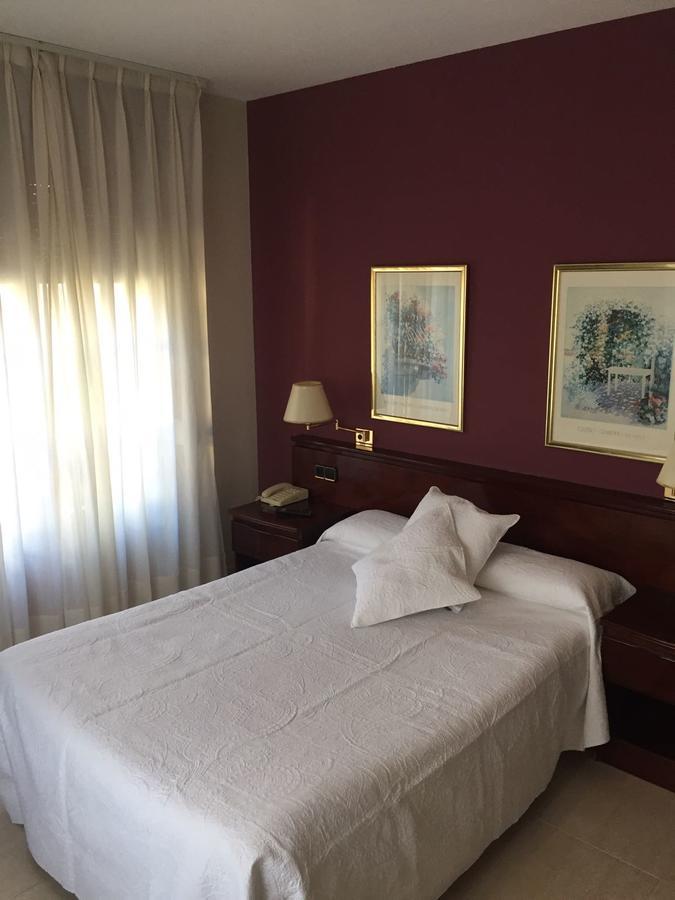 Hostal Santa Maria Cacabelos  Εξωτερικό φωτογραφία