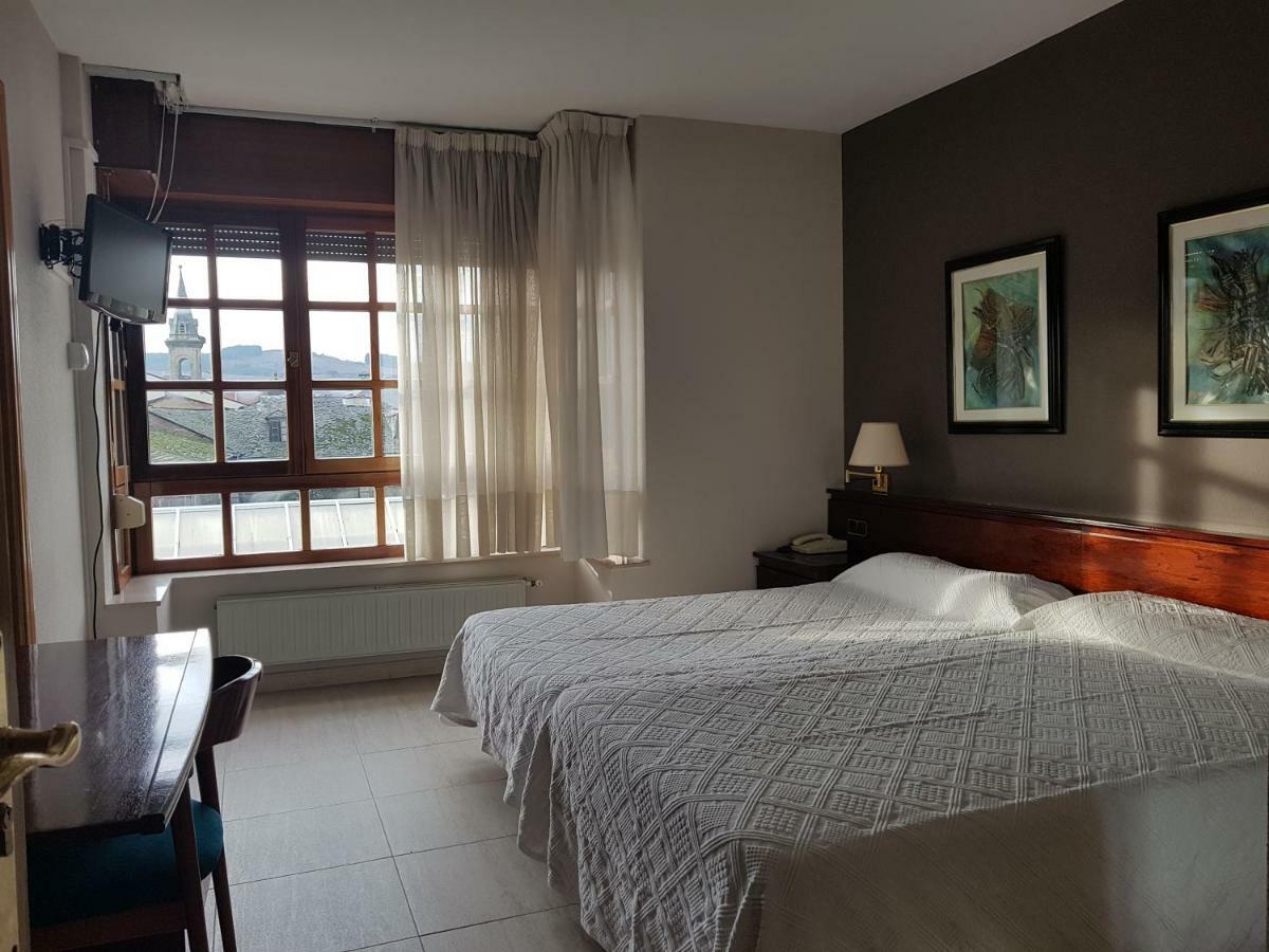 Hostal Santa Maria Cacabelos  Εξωτερικό φωτογραφία