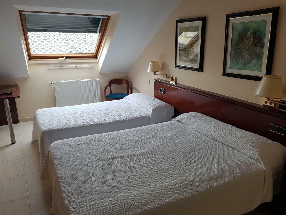Hostal Santa Maria Cacabelos  Εξωτερικό φωτογραφία